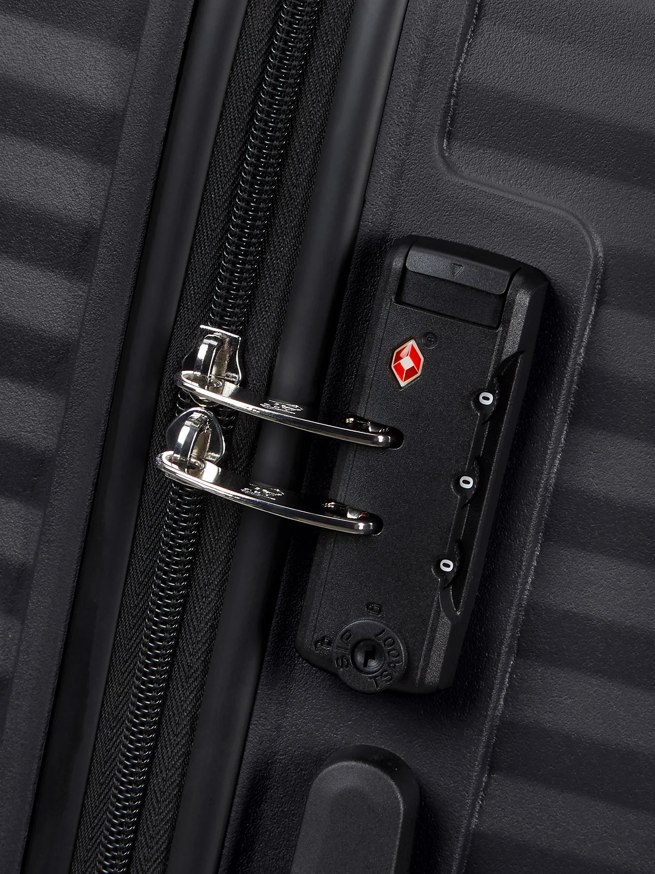 Spinner Medium Suitcase - Image 2
