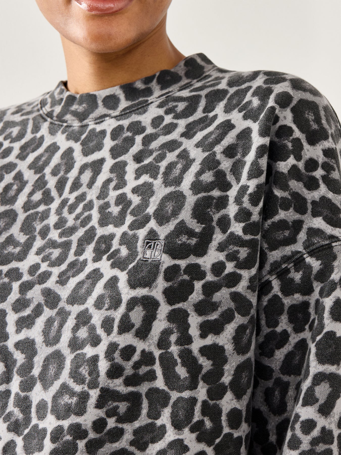 Miles Sweatshirt Grey Leopard - Image 3