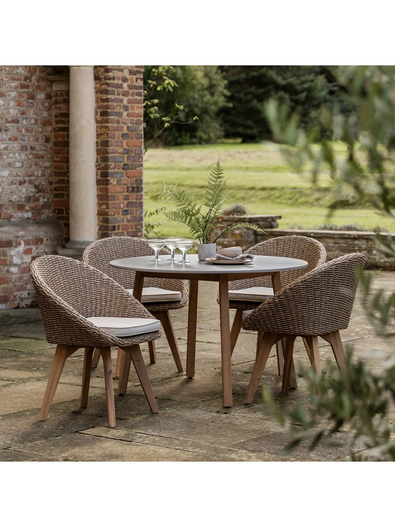 Avena 4 Seater Dining Set - Image 2