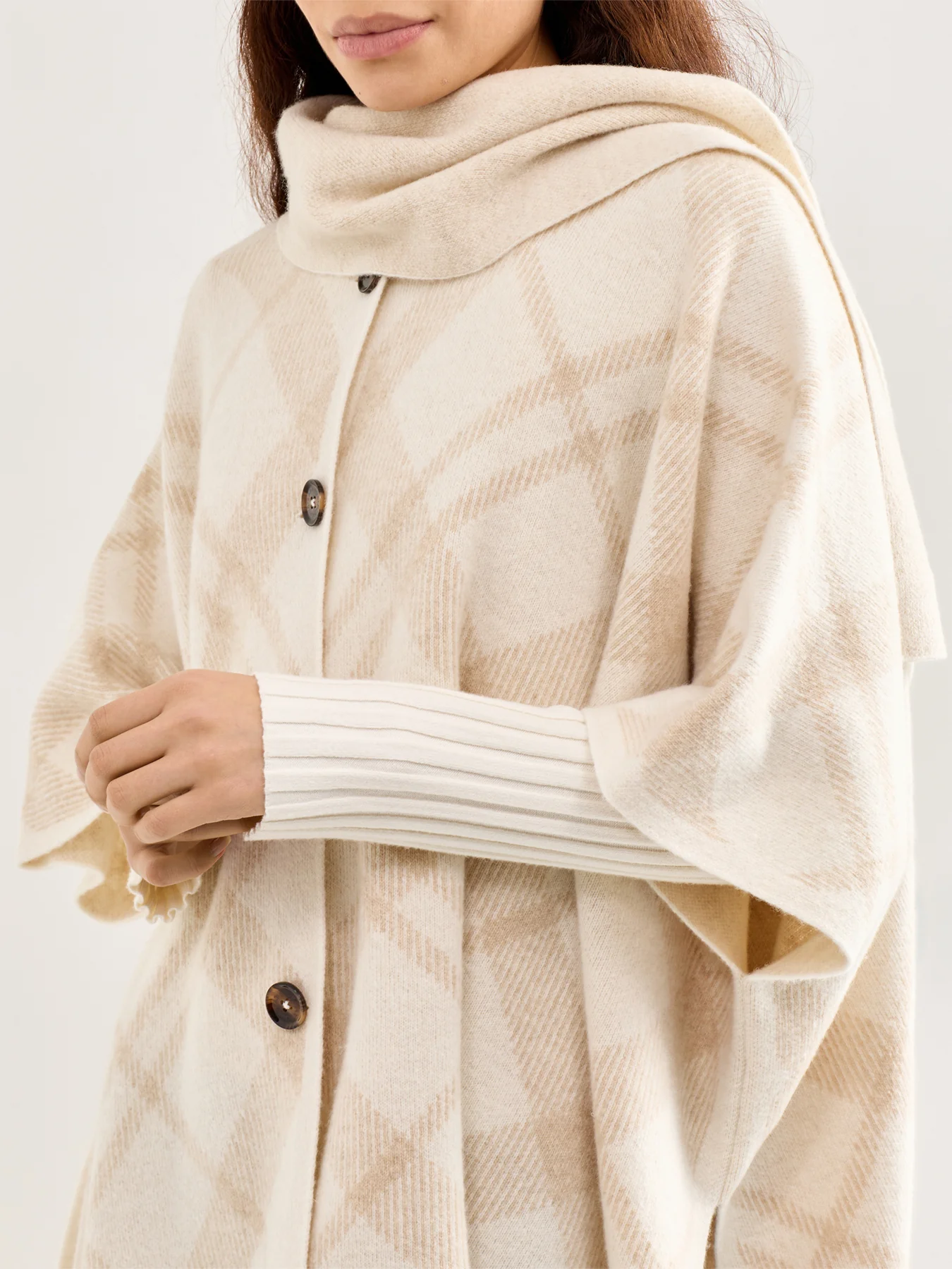 Vienna Knitted Cape Beige - Image 3