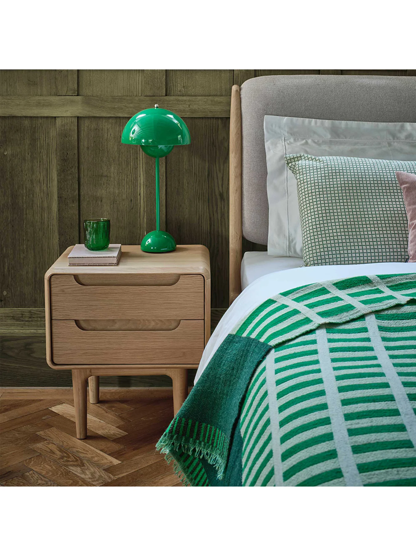 Winchester Solid Oak 2 Drawer Bedside Table - Image 2