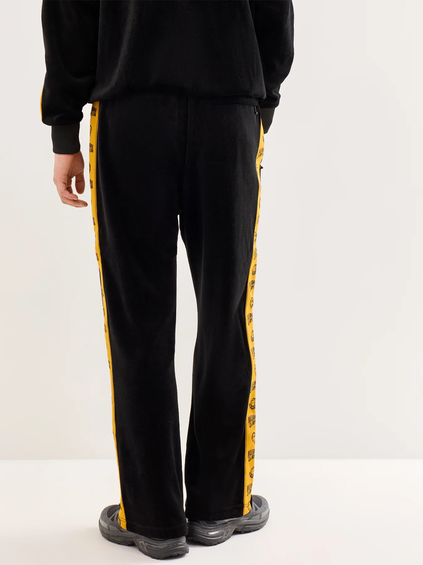 Small Arch Logo Velour Track Pants Black - Image 5