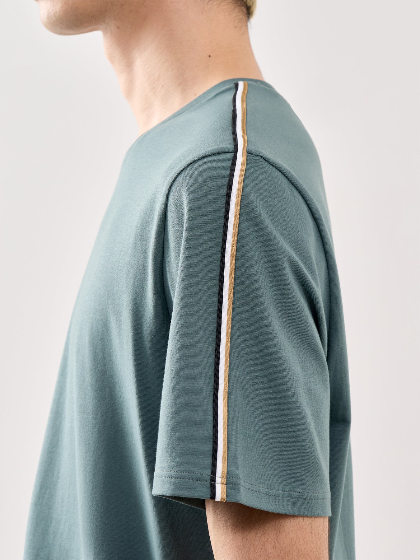 Unique T-Shirt Green - Image 4