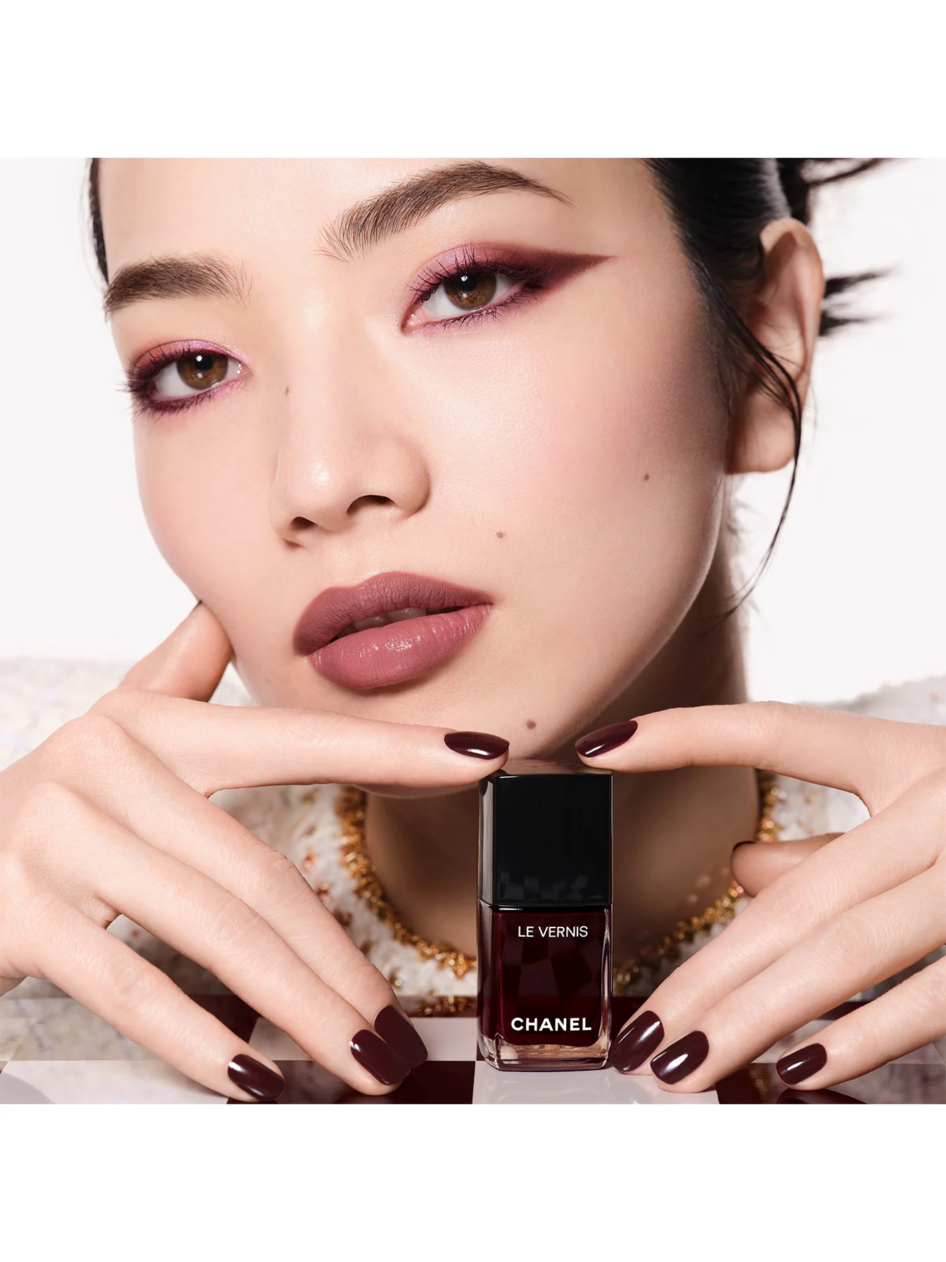 Le Vernis Nail Polish - Image 93