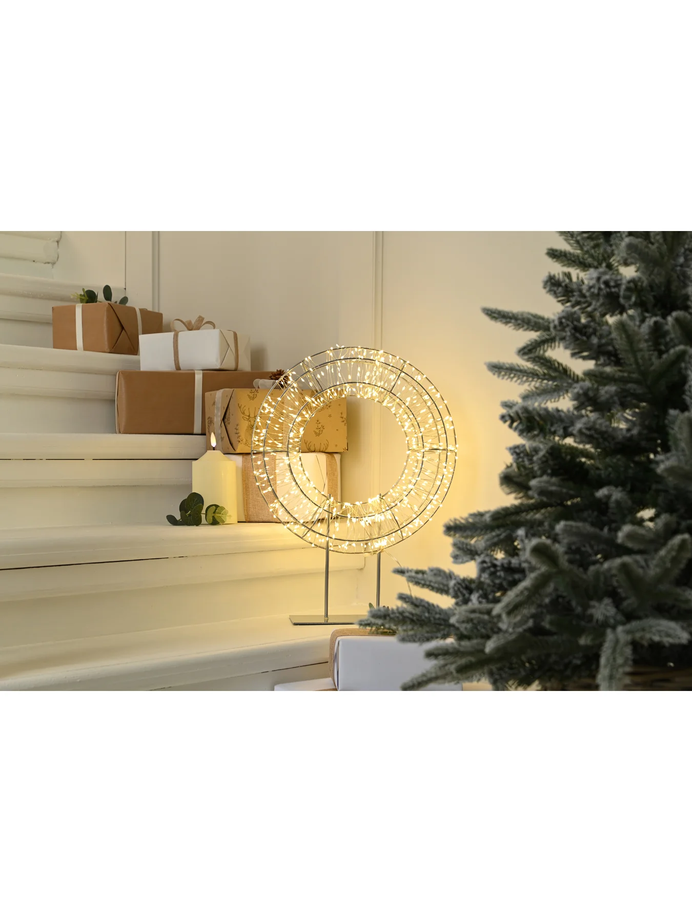 Dewdrop Wreath on Stand 720 Warm White LED Lights 45cm - Image 2