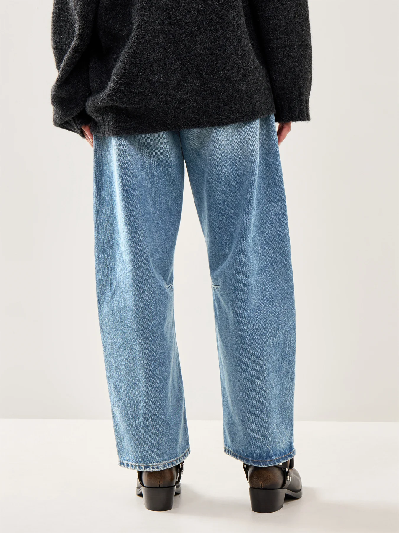 Miro Relaxed Mid-Rise Jeans Blue - Image 5