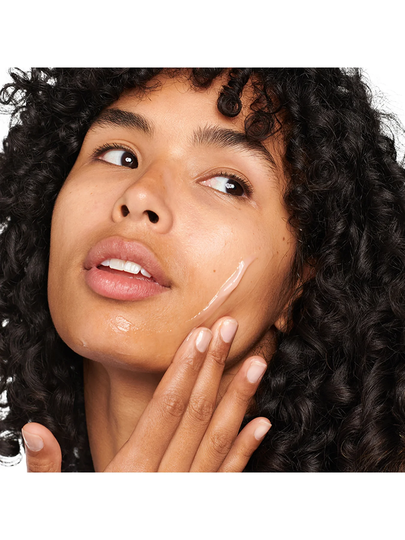 Glow and Go Skincare and Makeup Gift Set - Image 4