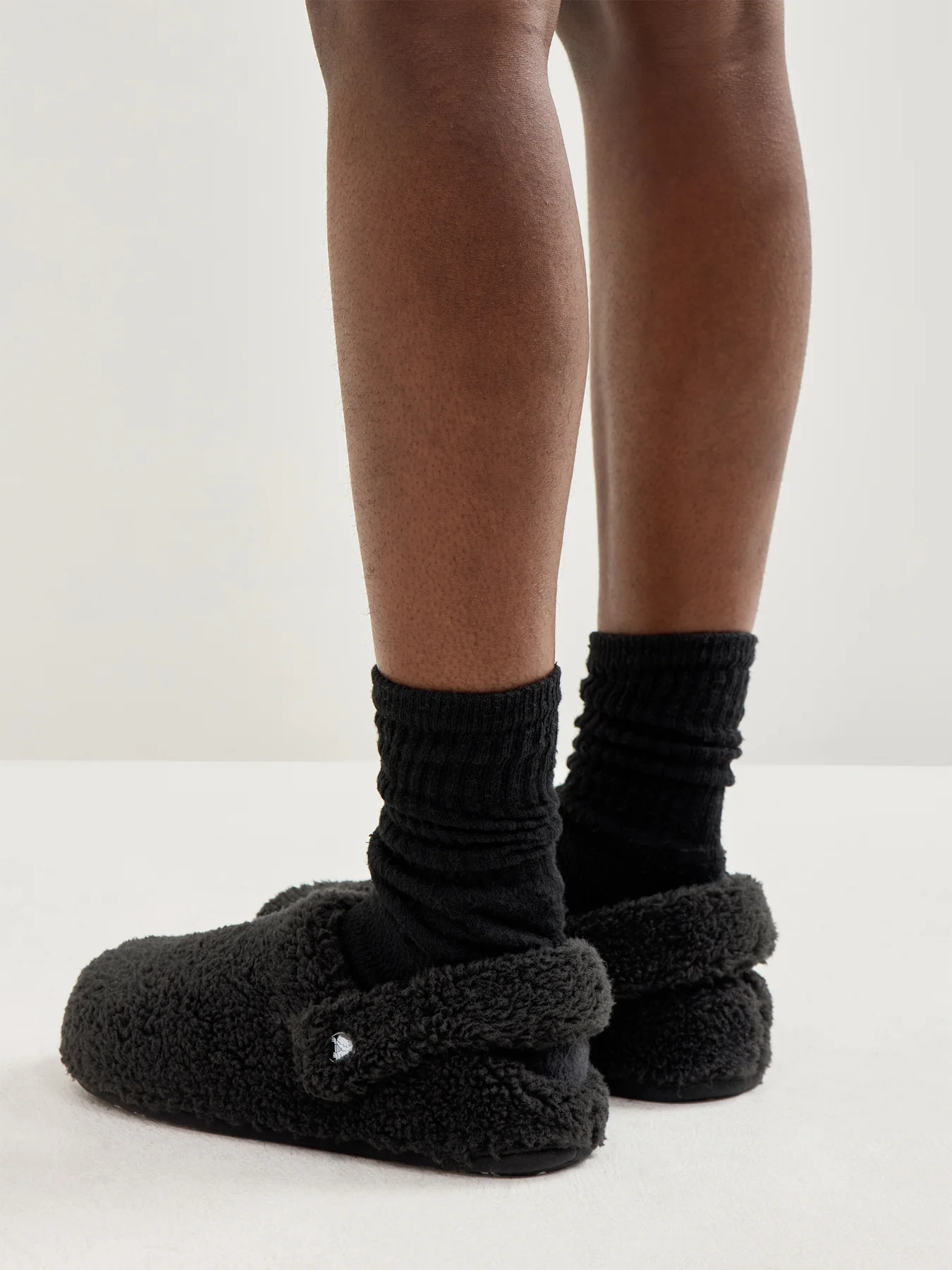 Classic Cozzzy Slipper Black - Image 2