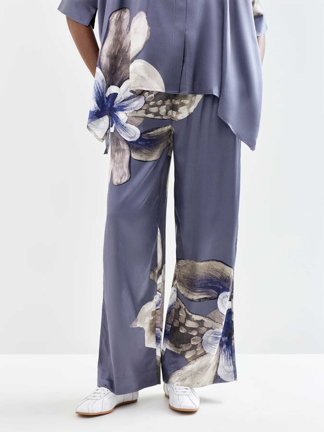 Margo Silk Wide Leg Trousers Grey - Image 4