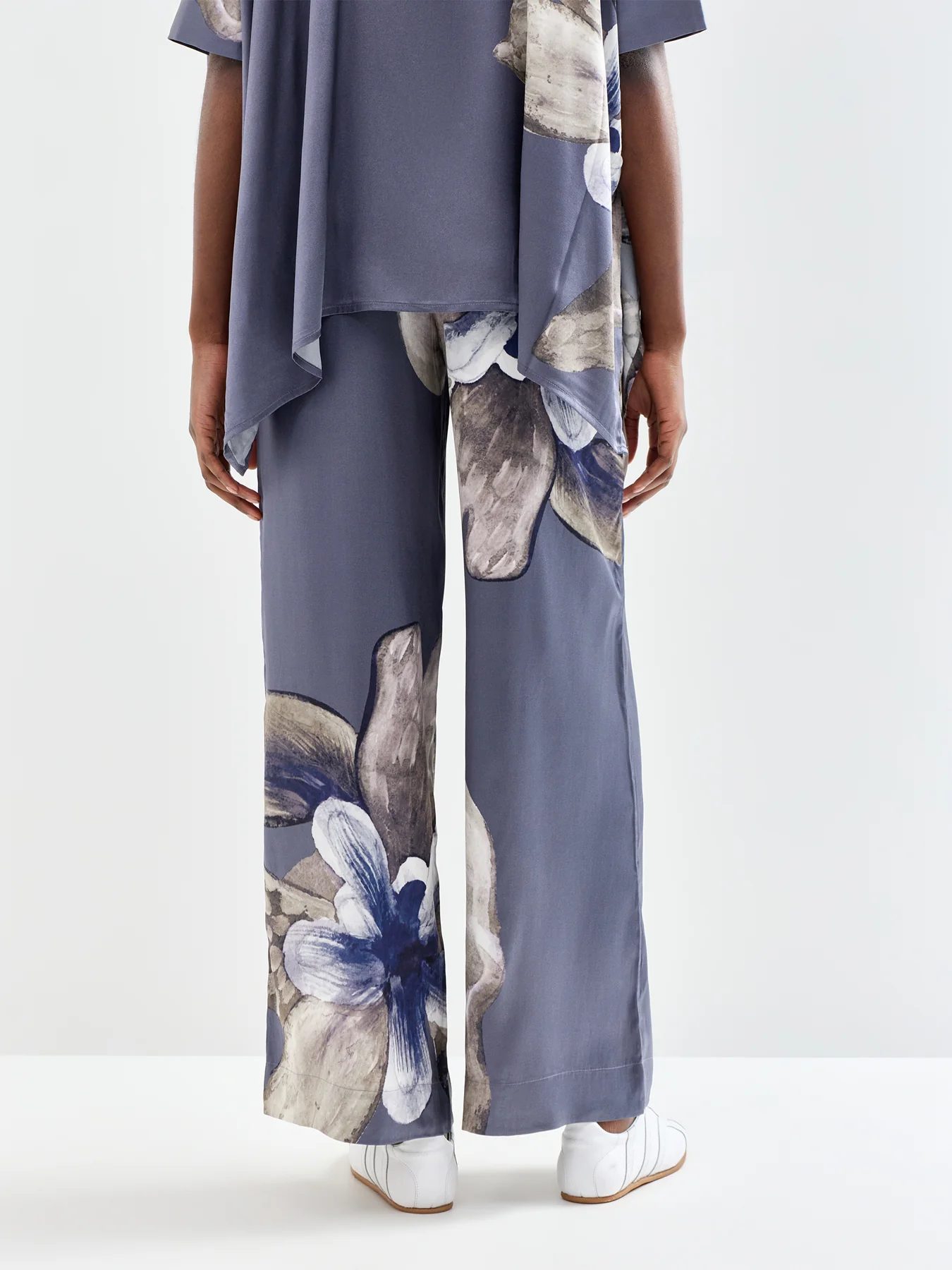 Margo Silk Wide Leg Trousers Grey - Image 5