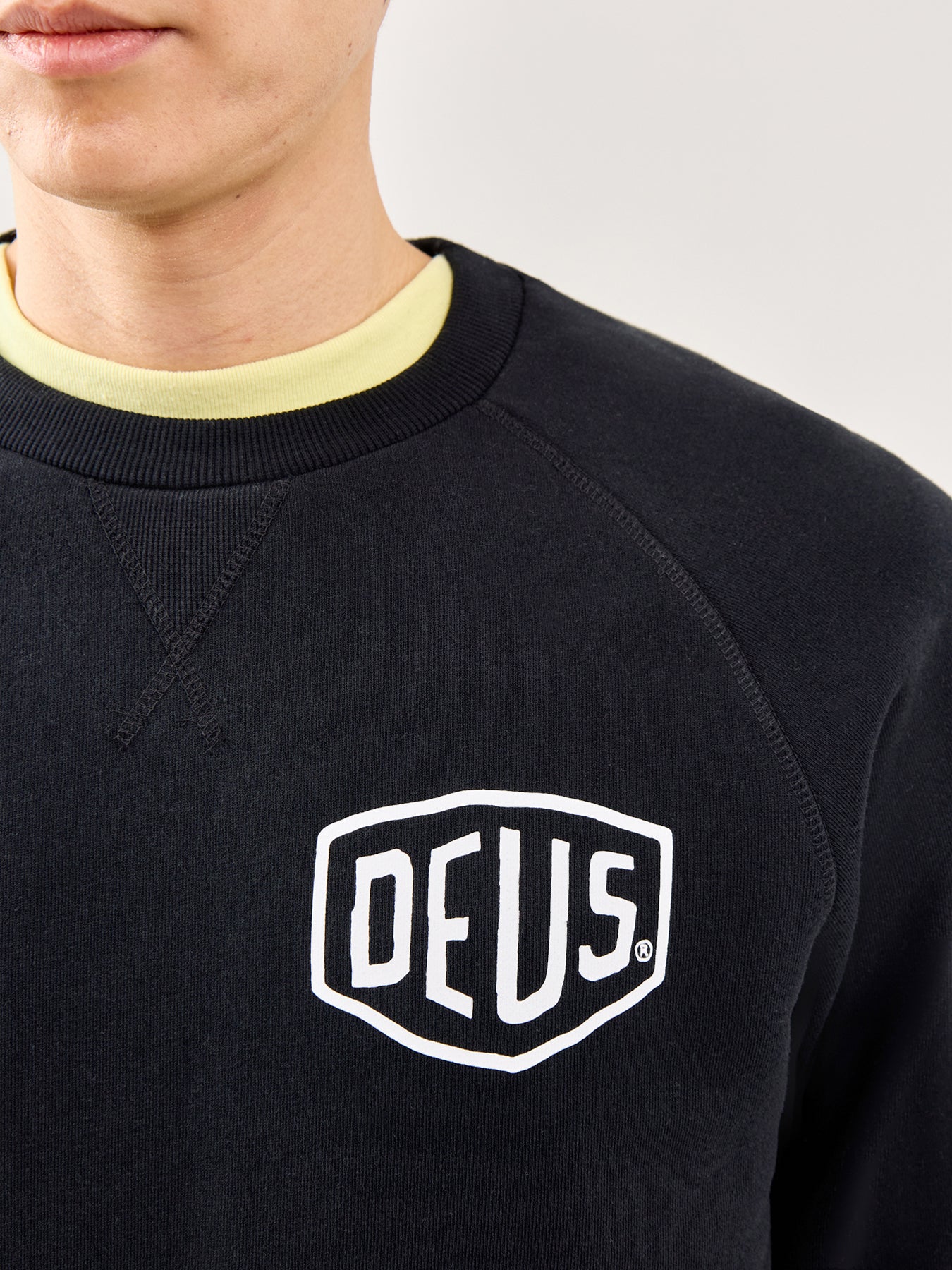 Graphic Crew Neck Sweatshirt Black - Image 3