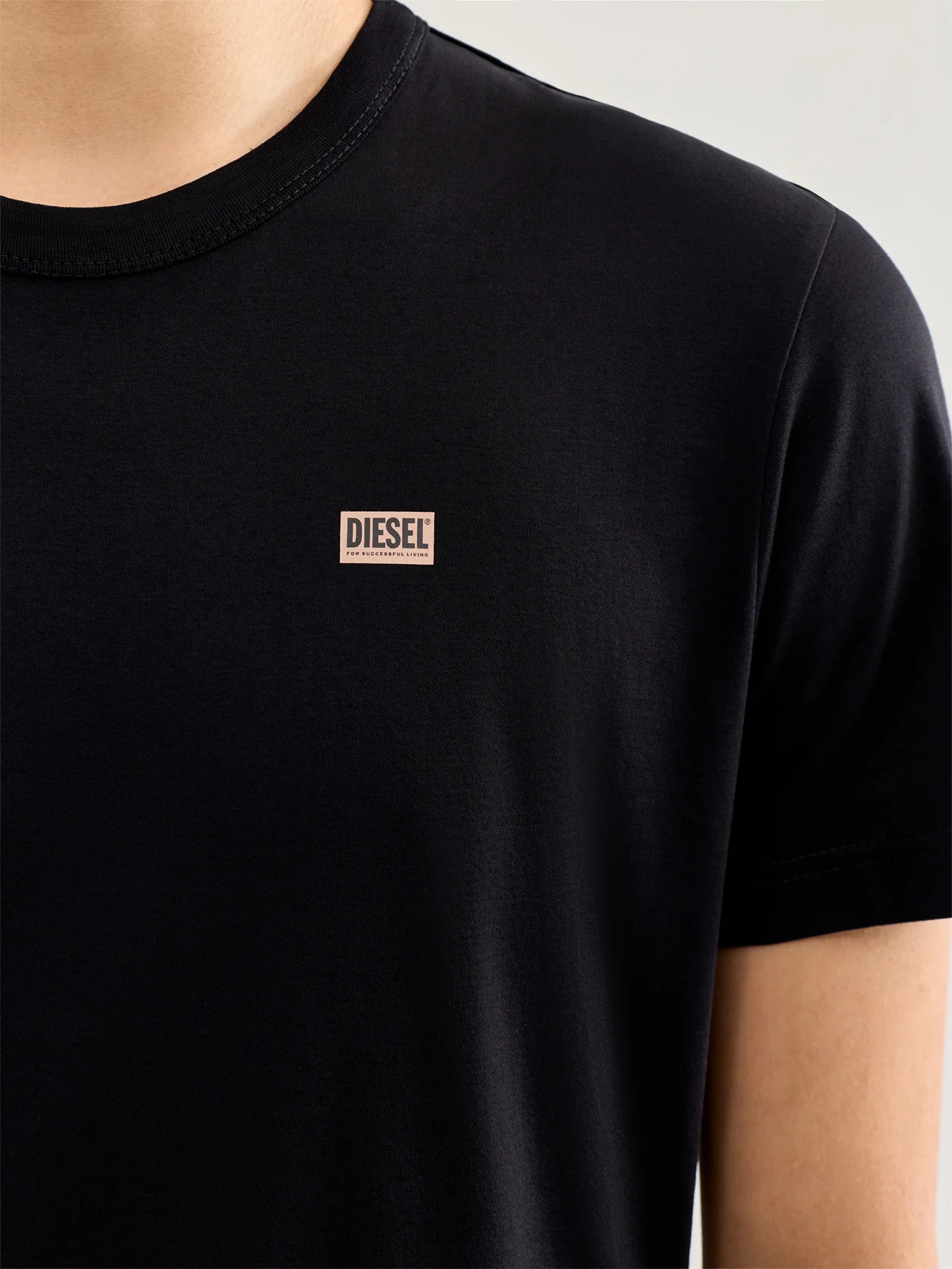 T-Miegor-K77 Small Logo T-Shirt Black - Image 3