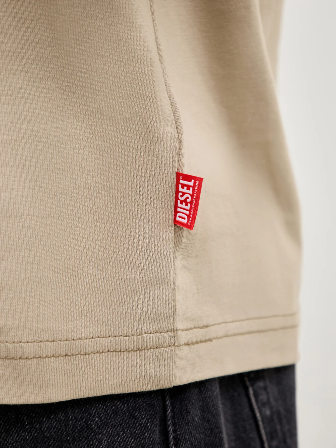 T-Norm-V13 Logo T-Shirt Beige - Image 3