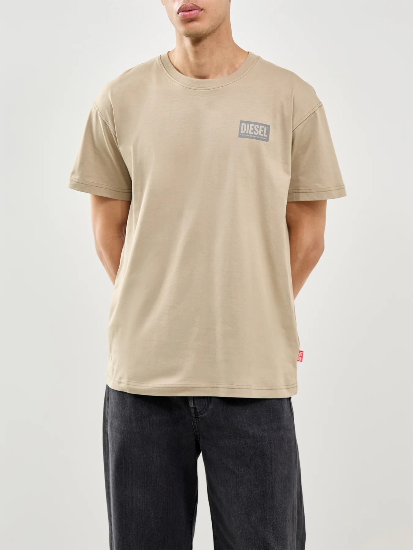 T-Norm-V13 Logo T-Shirt Beige - Image 4