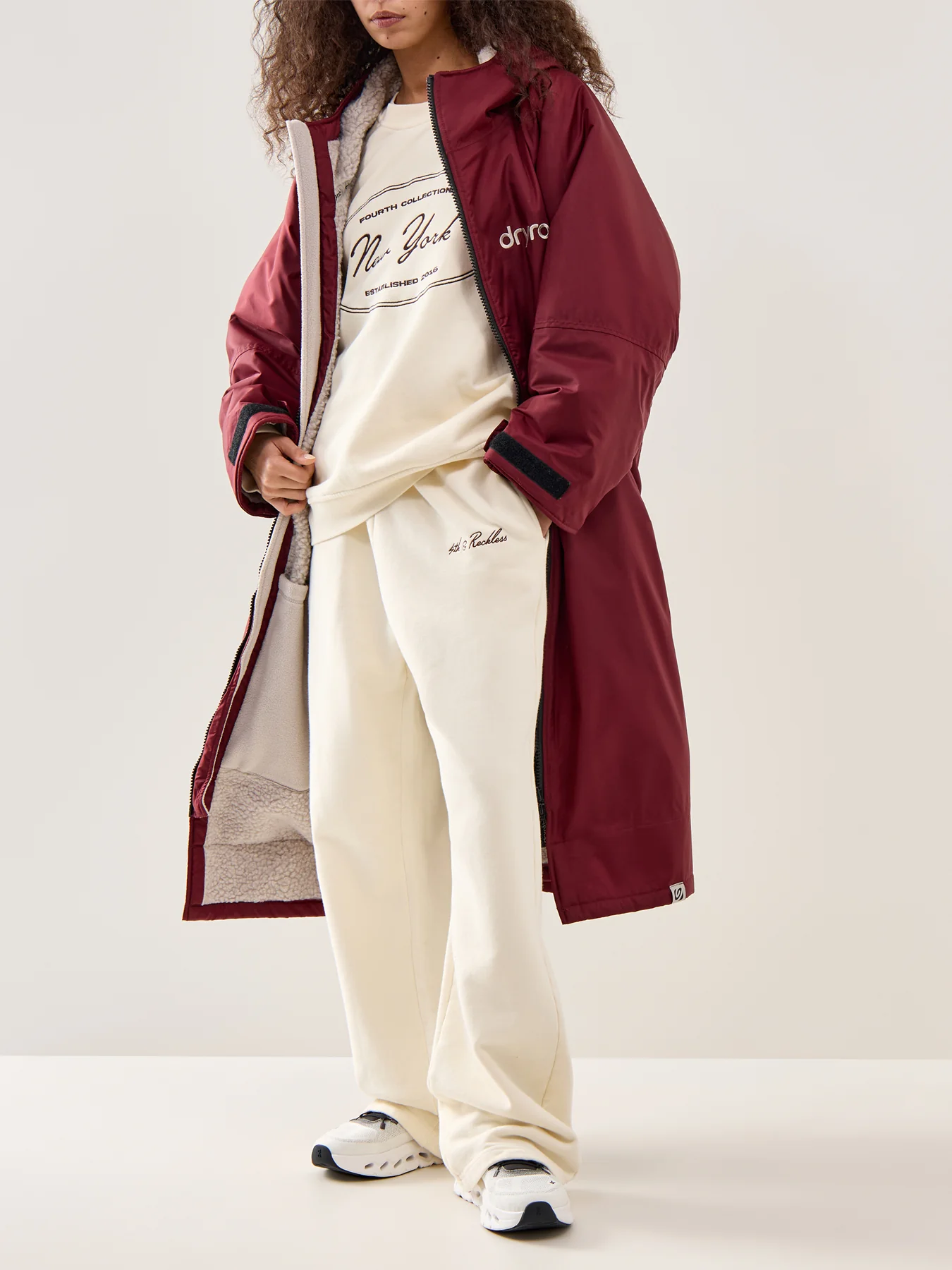 Advance Long Sleeve Changing Robe Burgundy - Image 2