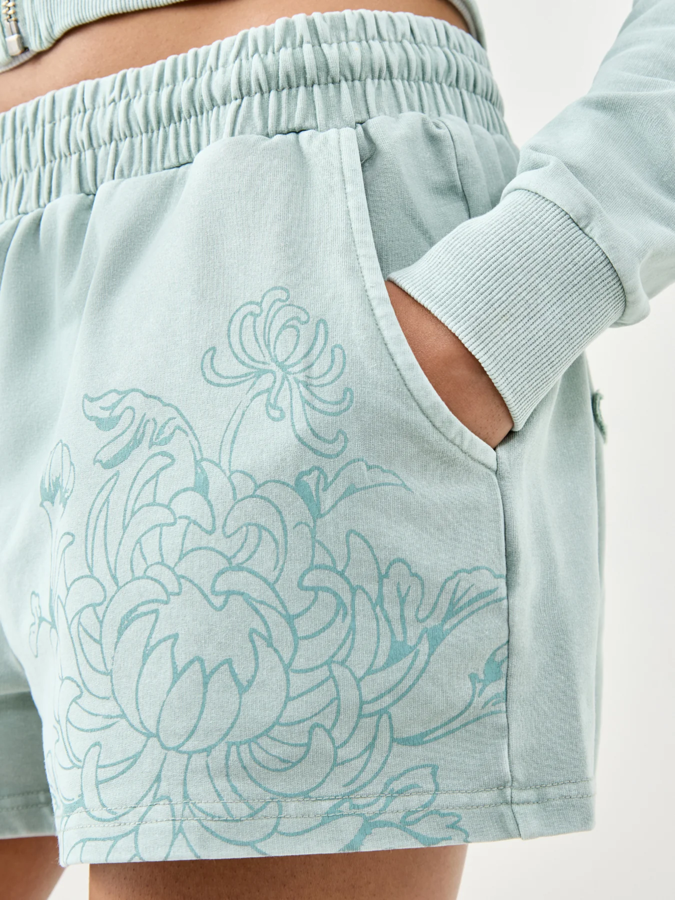 Applique Tattoo Sweat Shorts Green - Image 3