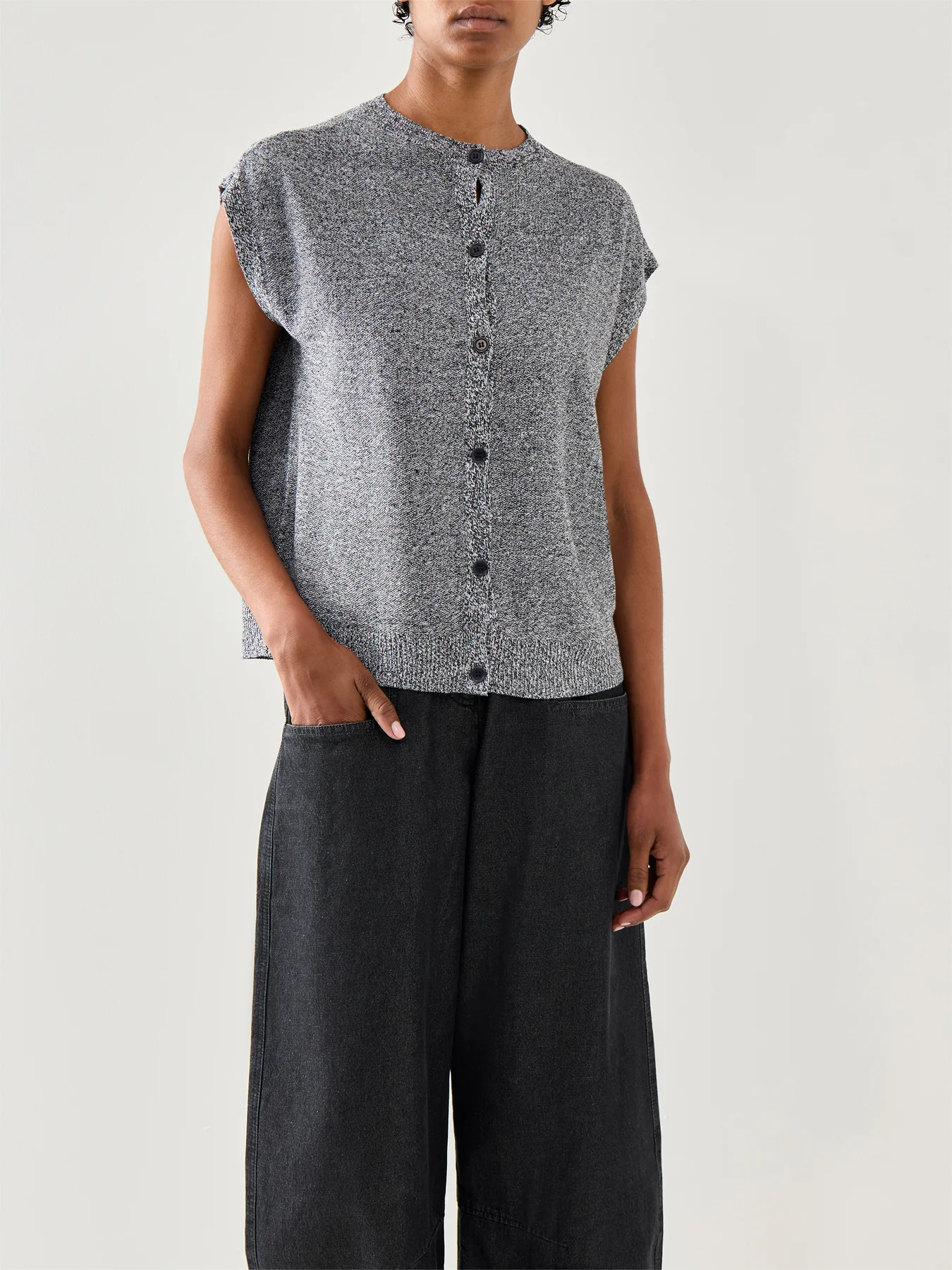 Crew Neck Linen Cotton Vest Grey - Image 4