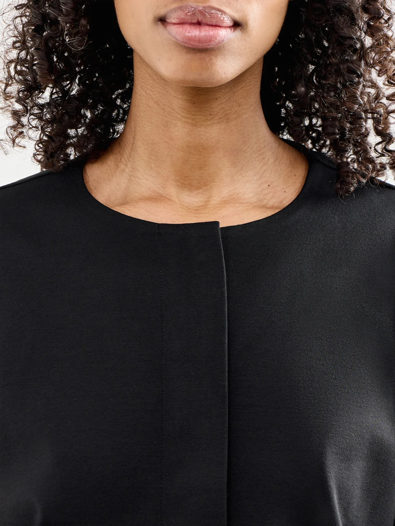 Round Neck Jacket Black - Image 3