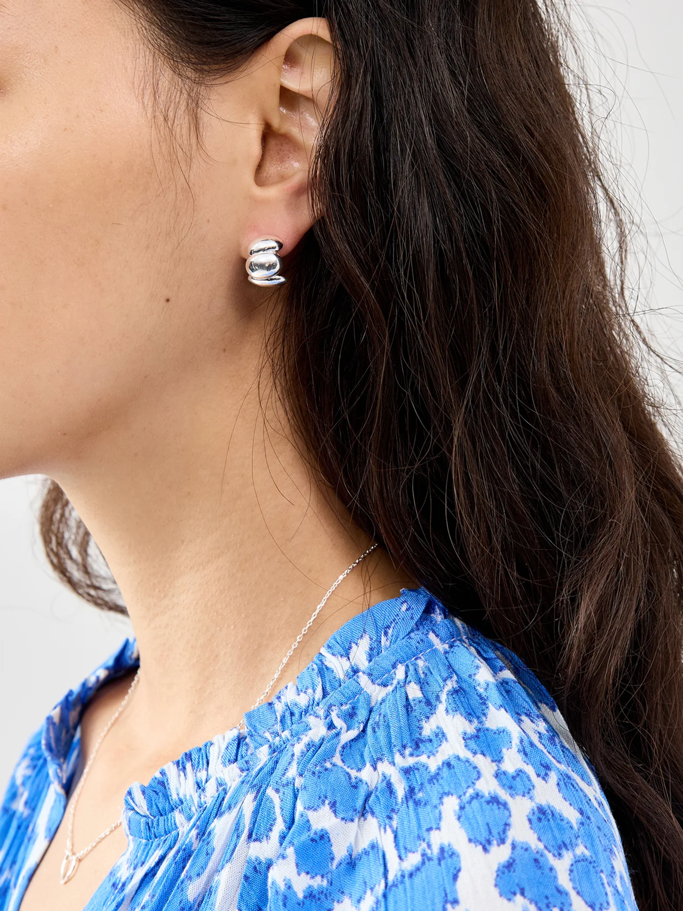 Melia Chunky Hoop Earrings Silver - Image 2