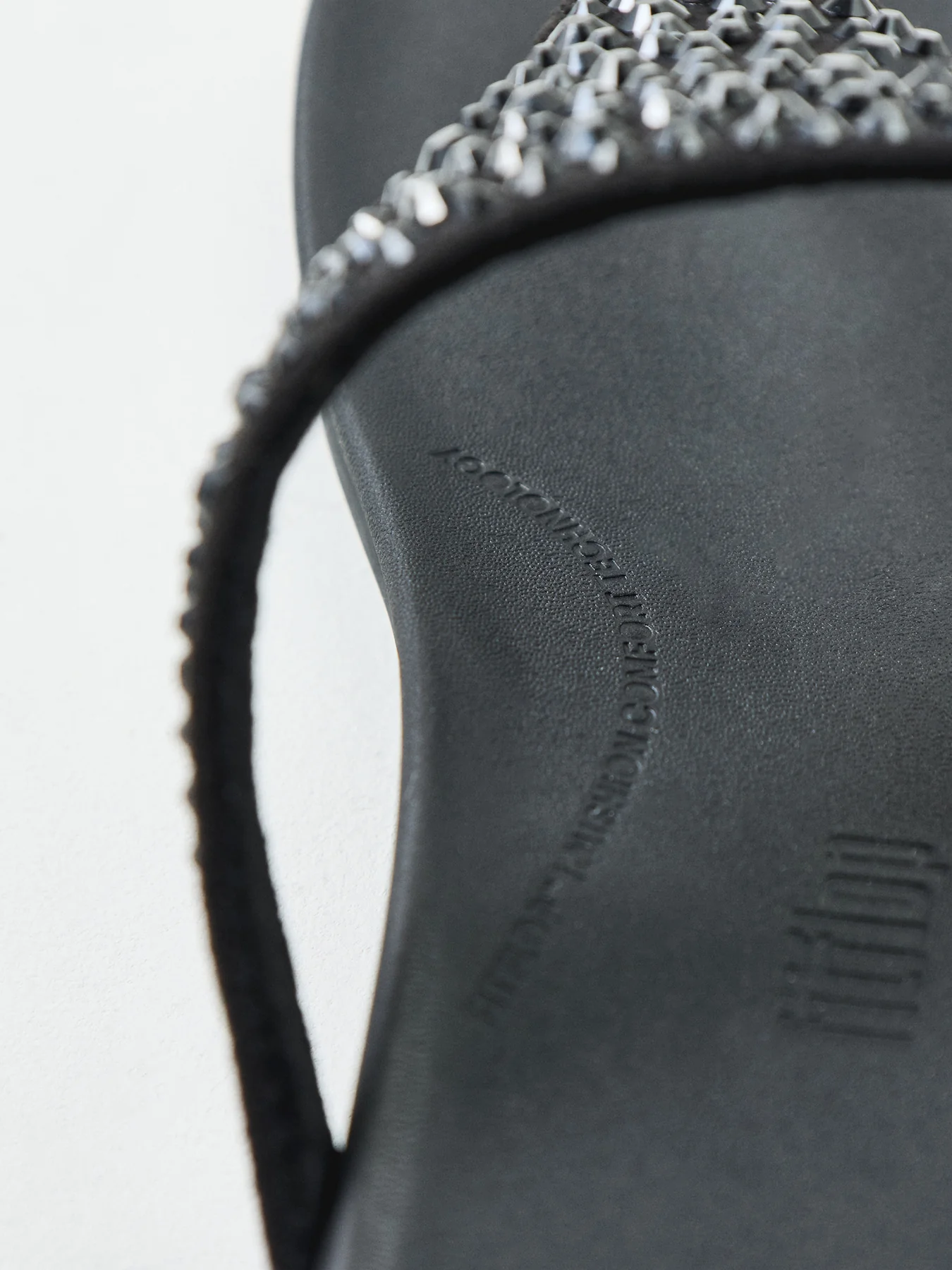 Solay Mixed-Crystal Toe-Post Sandals Black - Image 3