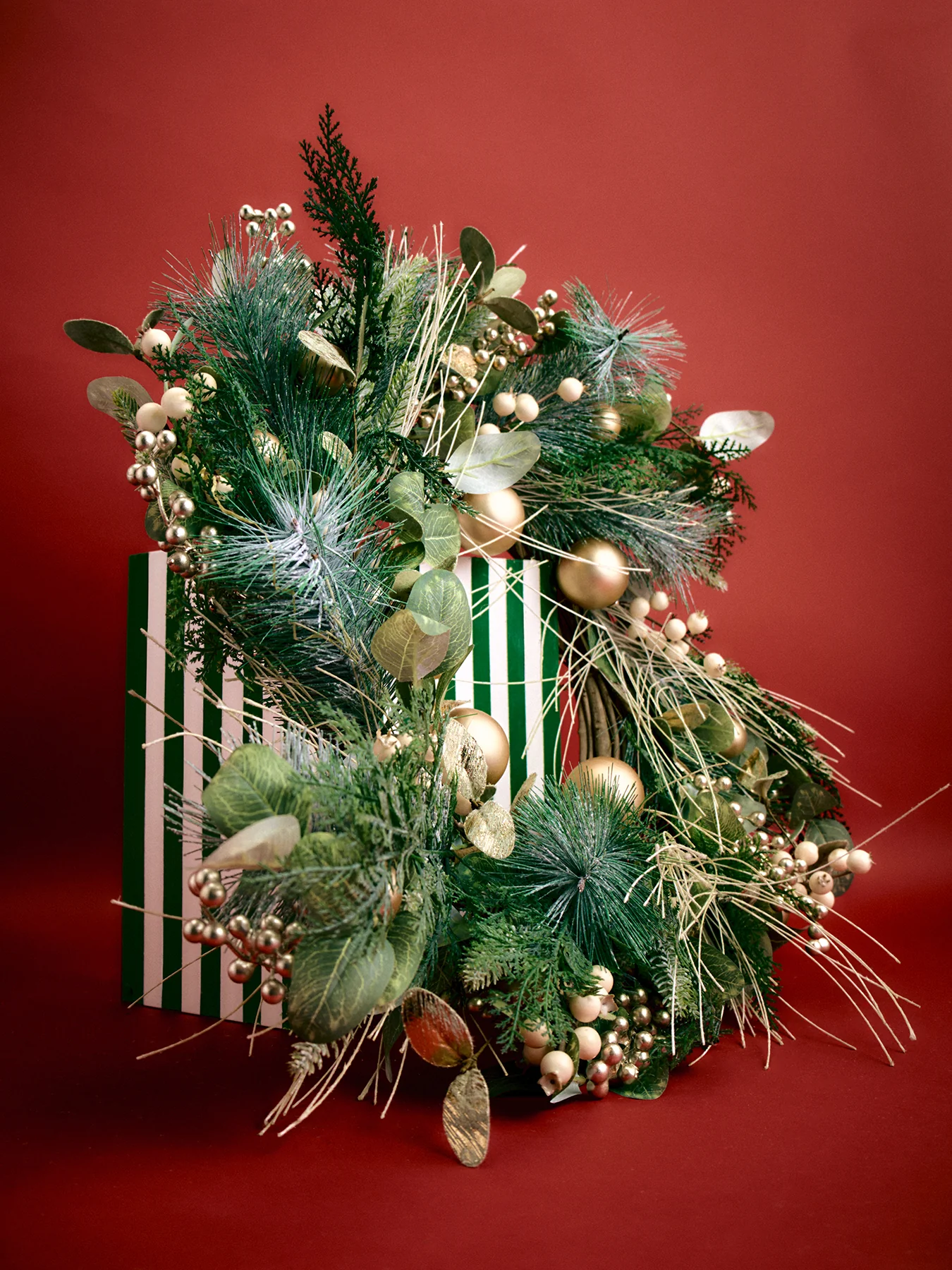 Ridlington Berry Wreath Christmas Decoration 60cm - Image 2
