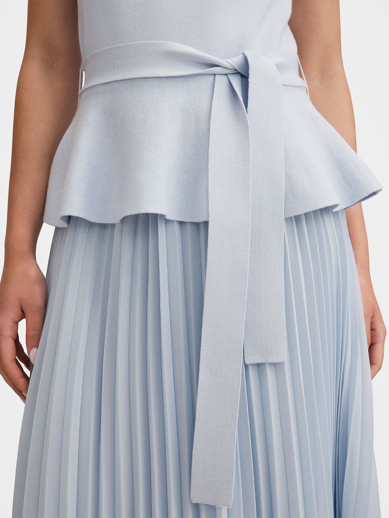 Peony Pleated Midi Dress Blue - Image 4