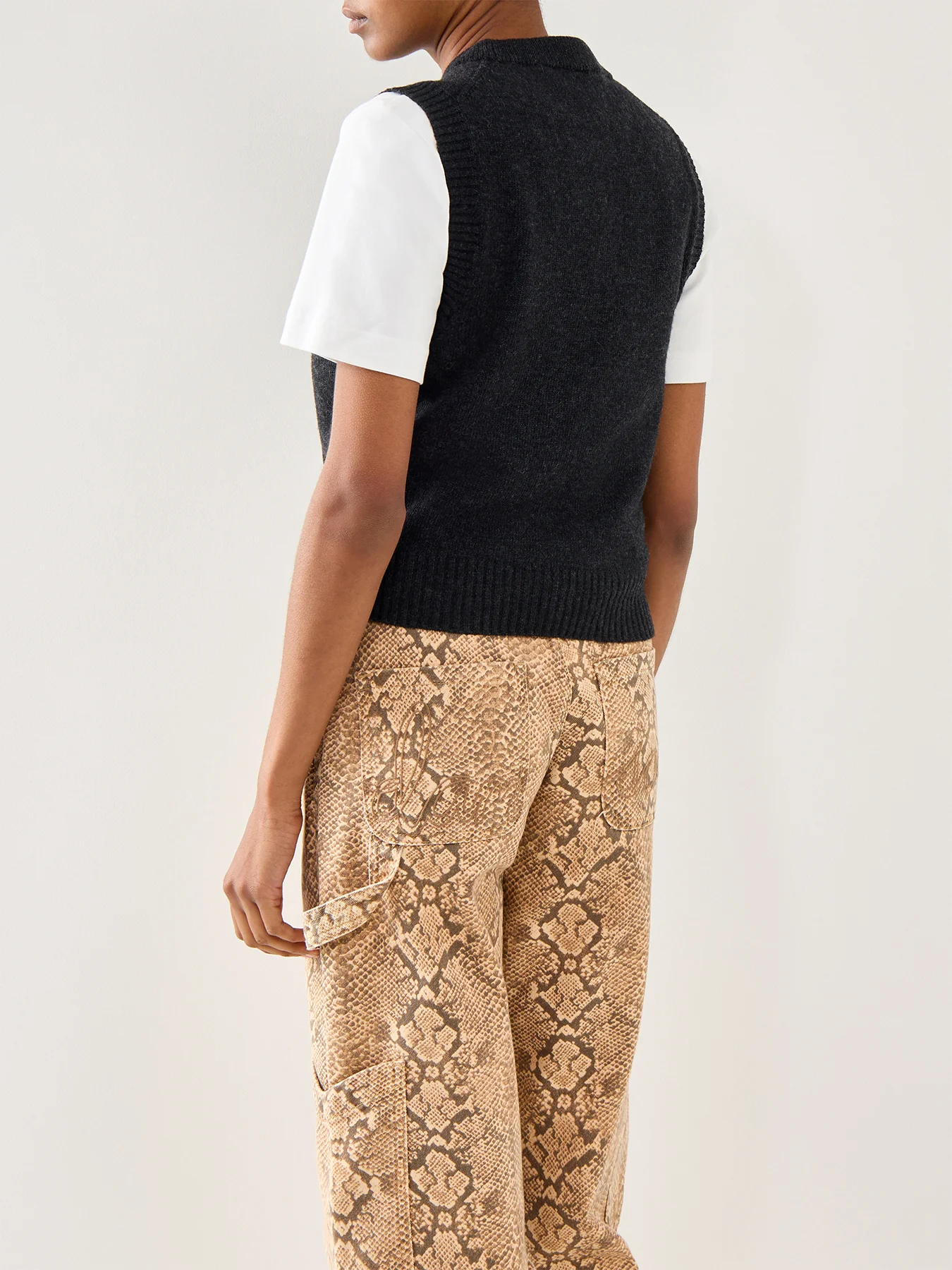 Graphic Wool Mix Flowers Vest Black - Image 5