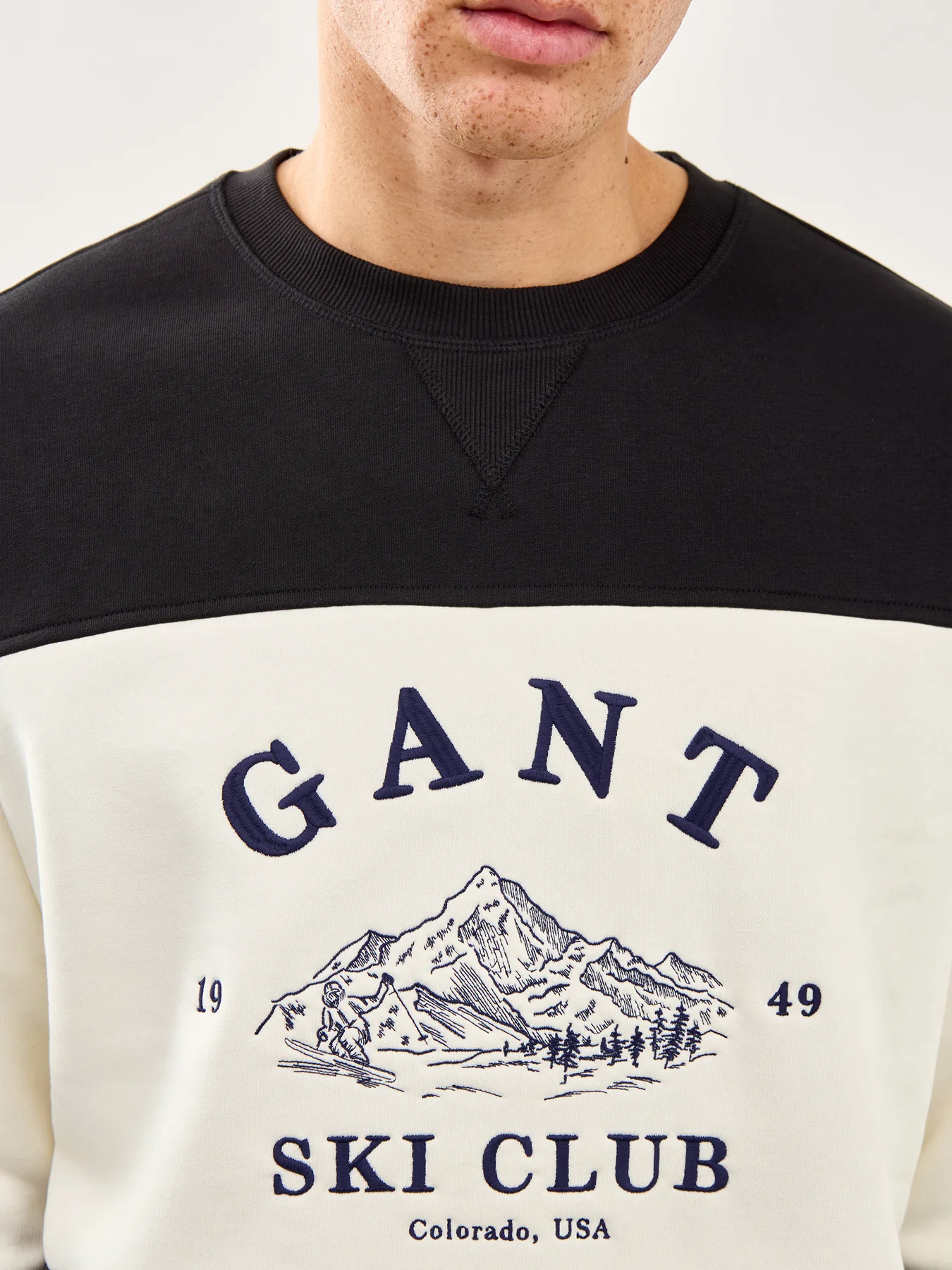 Blocked Embroidered Ski Sweatshirt Black - Image 3