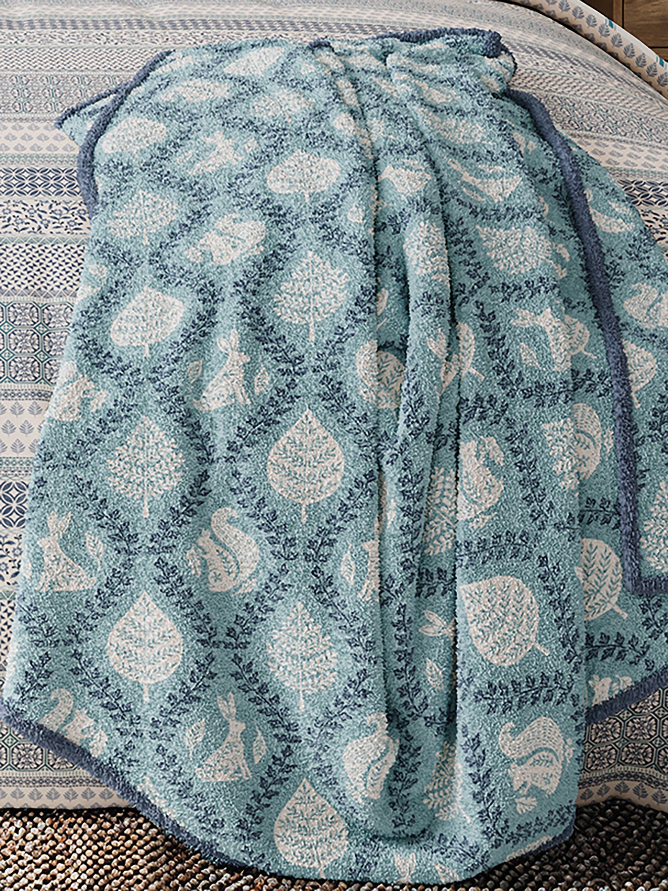 Woodland Trellis Fleece 140x180cm - Image 2
