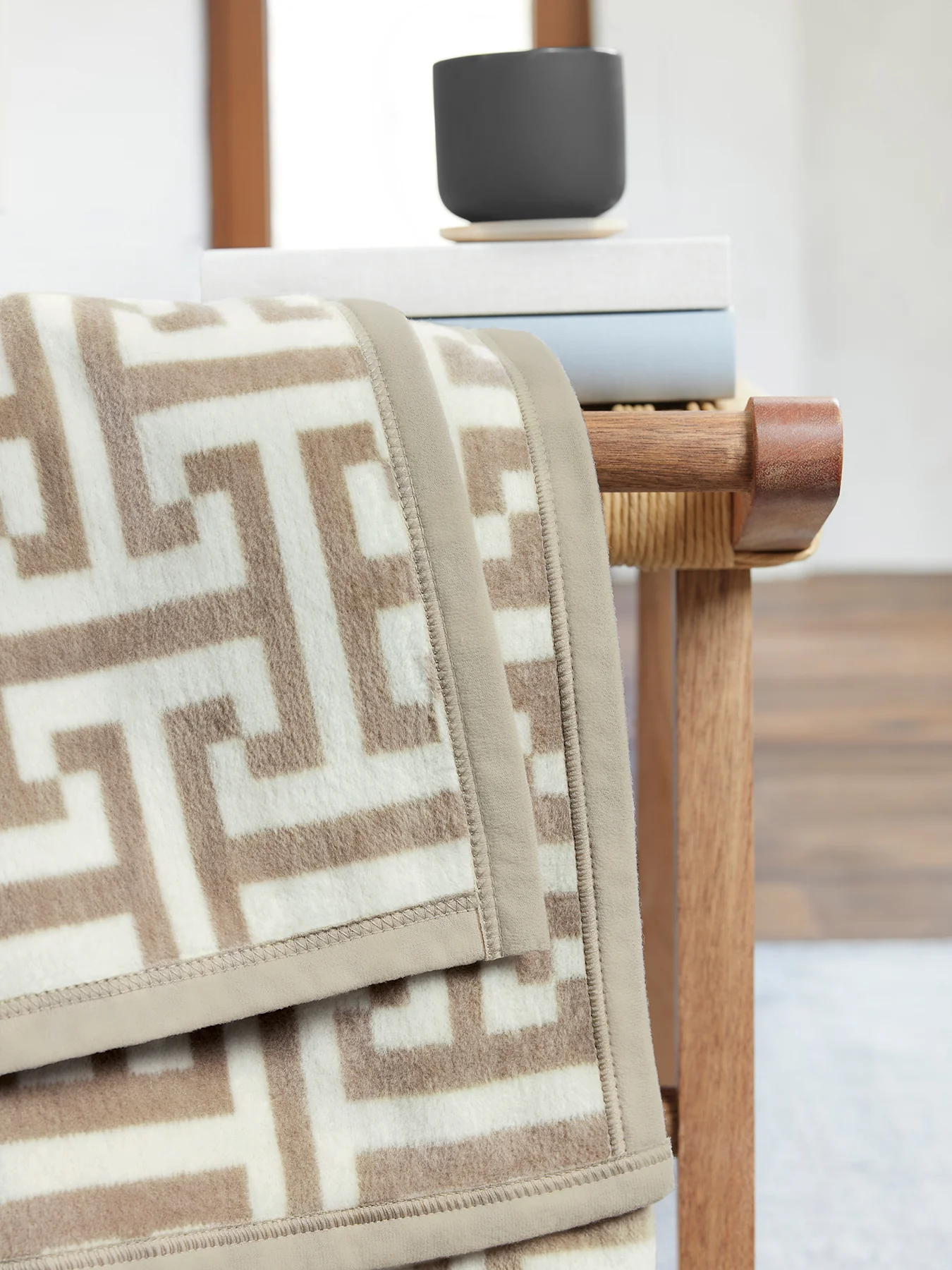 Ibena Cambridge Blanket Beige - Image 4