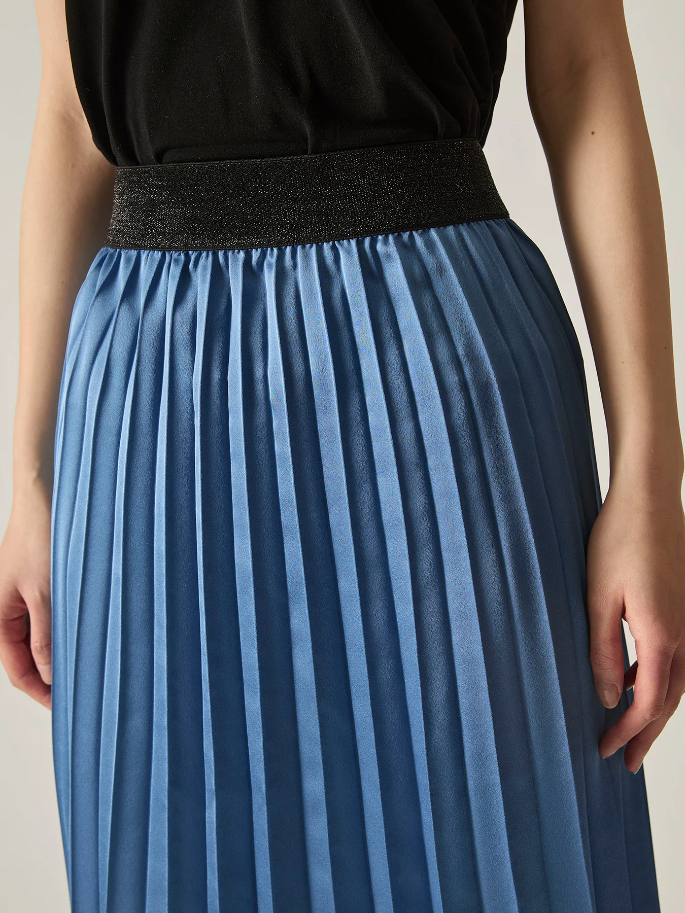 Pleated Maxi Skirt Blue - Image 3