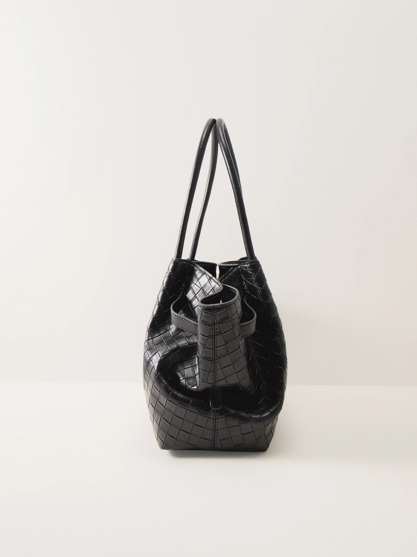 Hana Medium Weave Tote Black - Image 4
