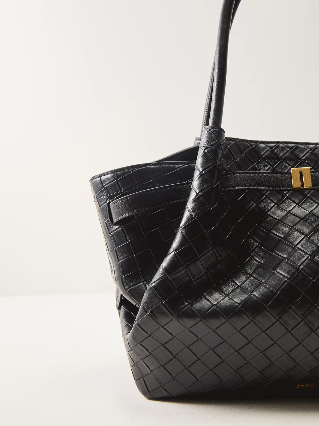 Hana Medium Weave Tote Black - Image 5