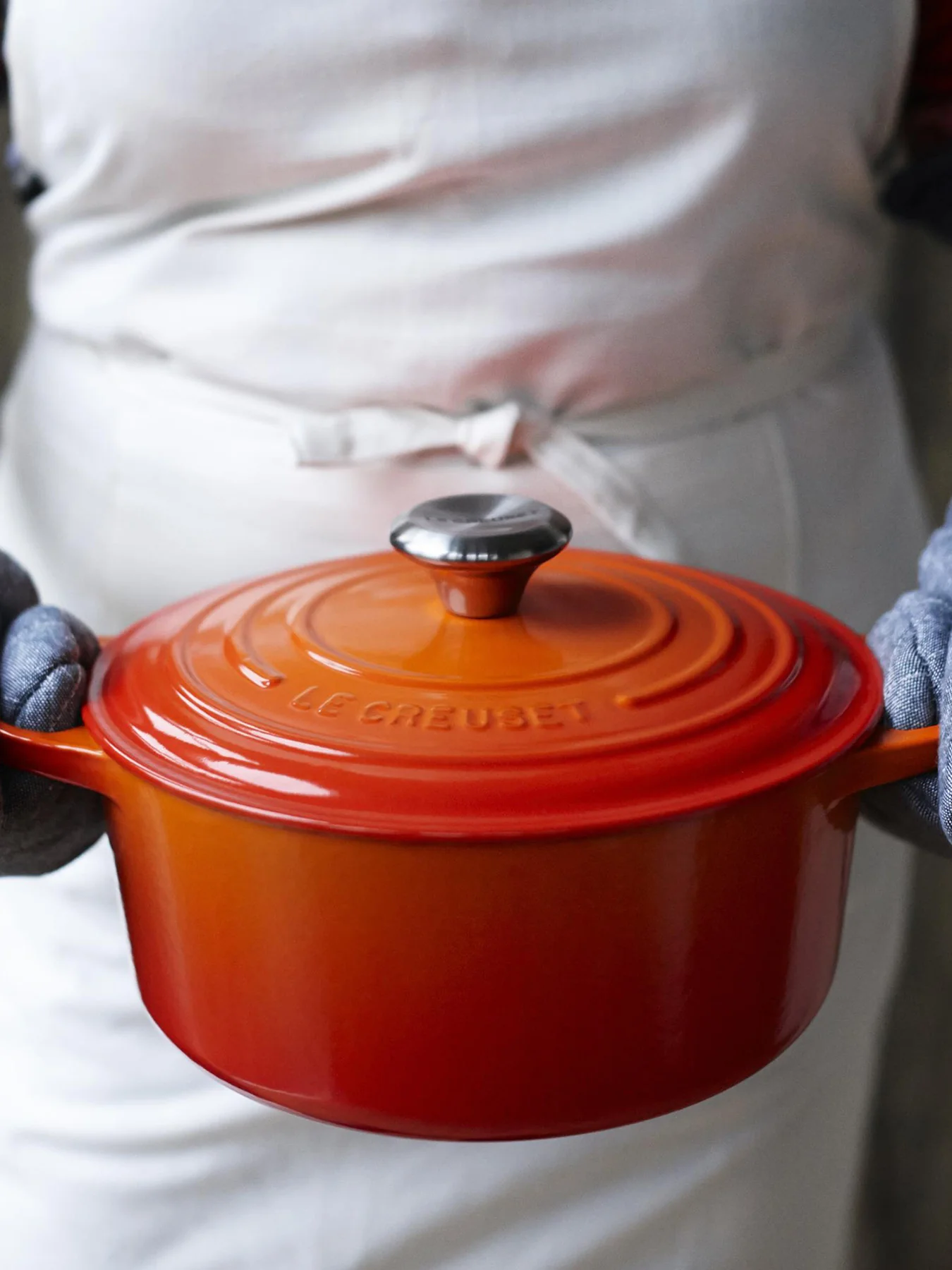 Cast Iron Round Casserole 24cm Volcanic - Image 5