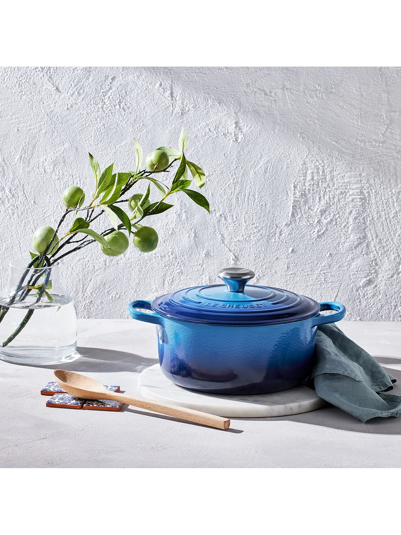 Cast Iron Round Casserole 28cm Azure Blue - Image 2