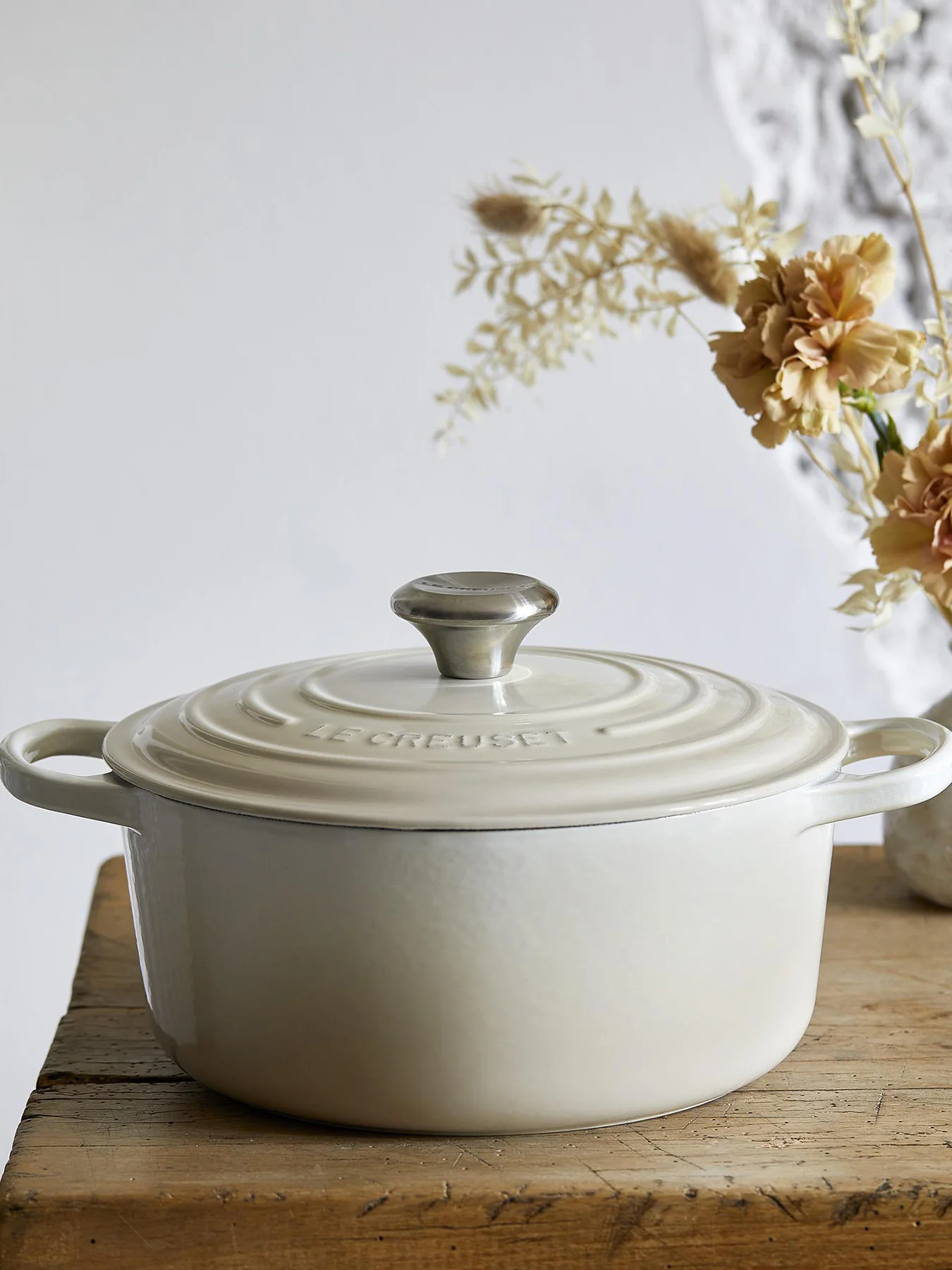 Cast Iron Round Casserole 28cm Meringue - Image 6