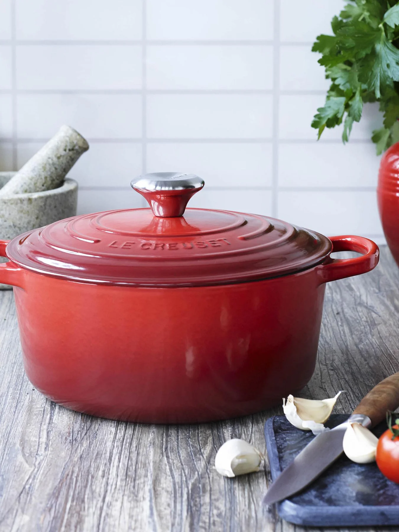 Cast Iron Round Casserole 28cm Dish Cerise - Image 3