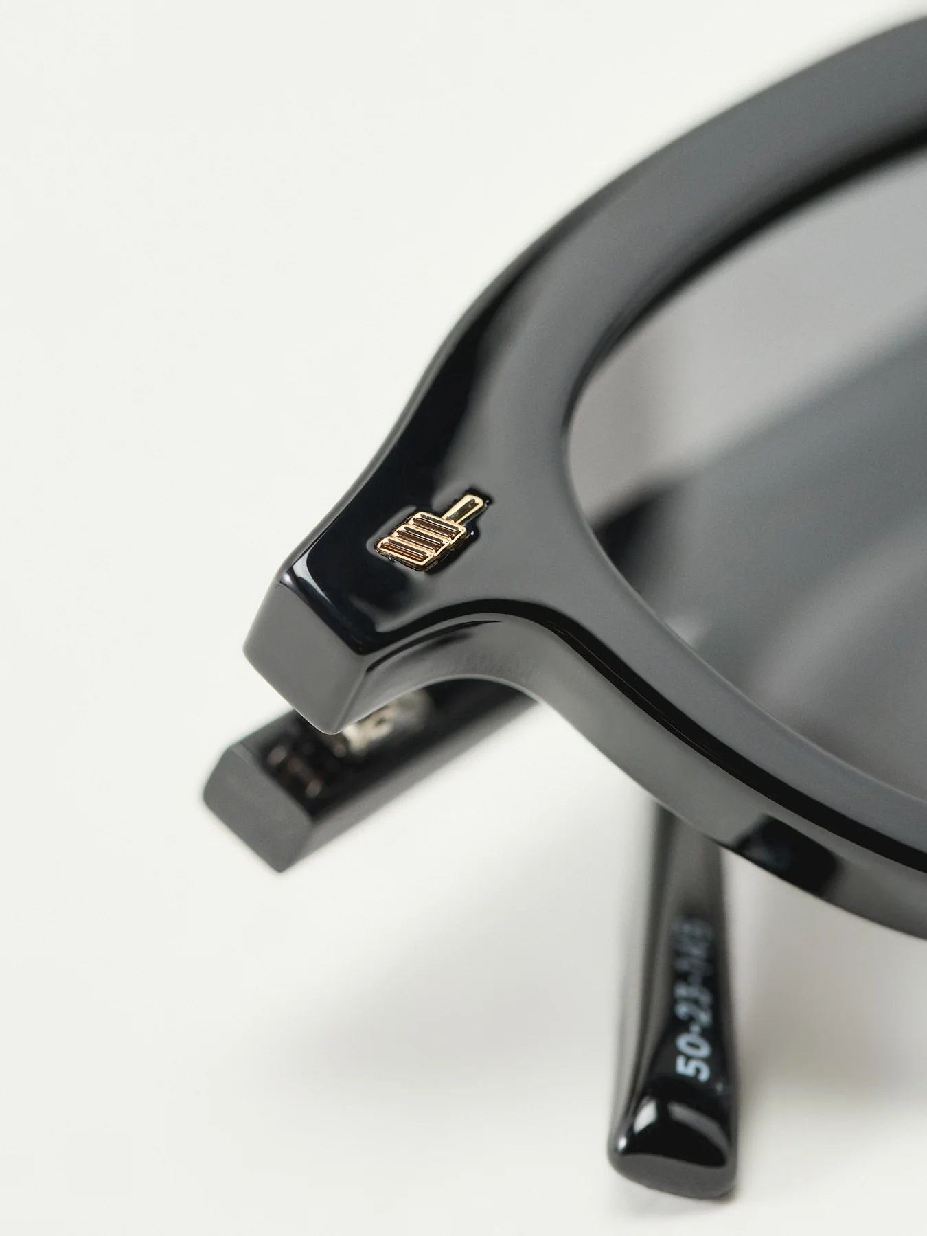 Polarised Heart Throb Sunglasses Black - Image 3