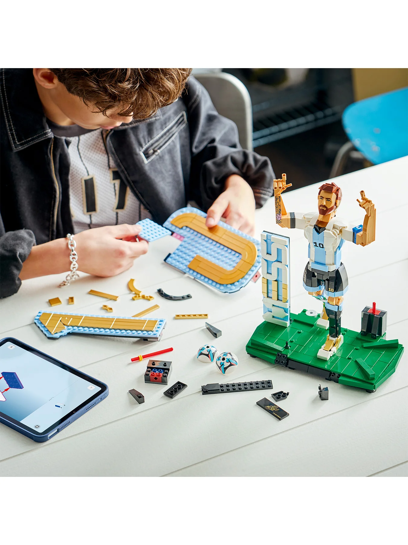 LEGO Construction Set 43015 - Image 3