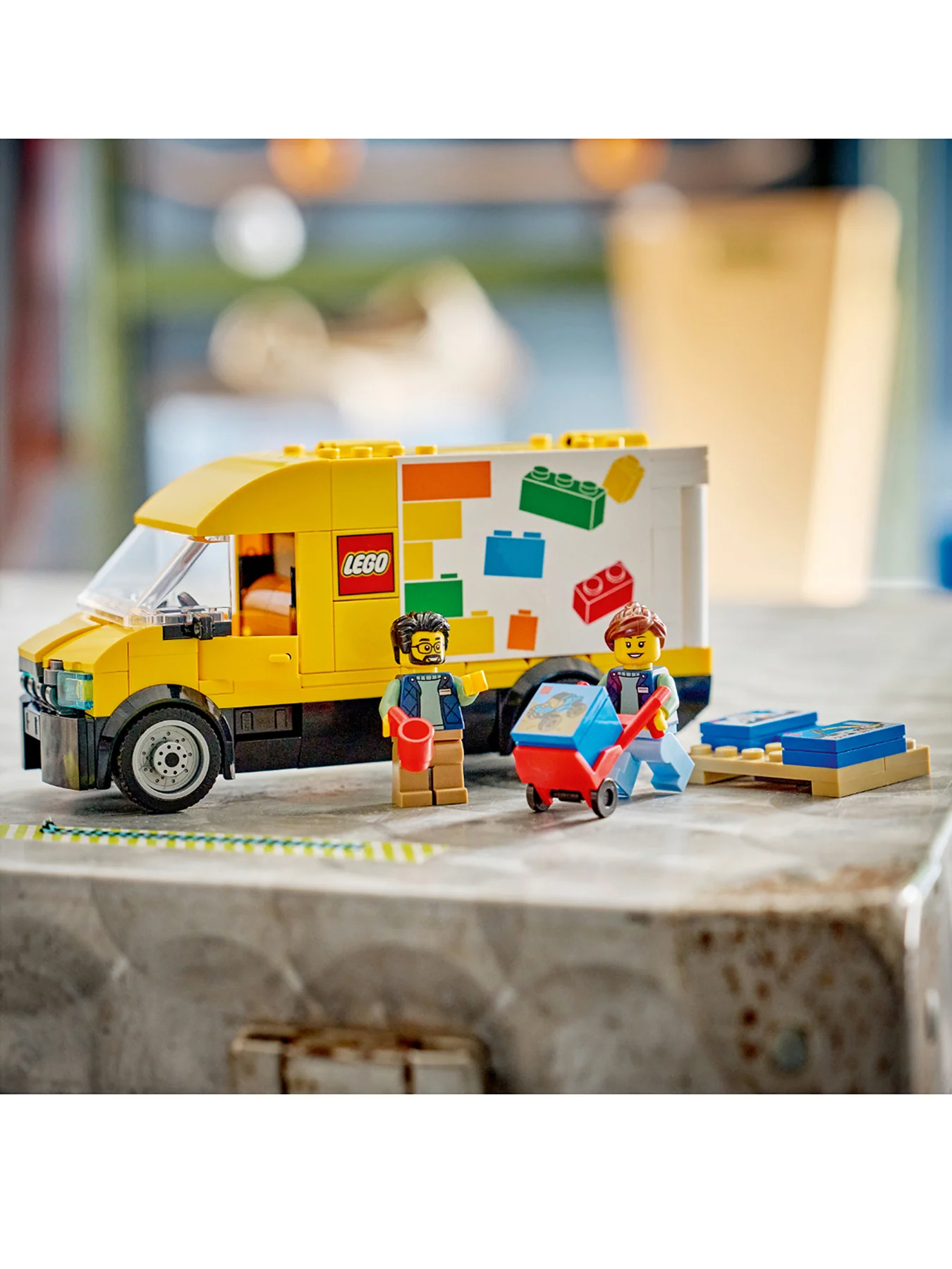 City Delivery Van Set 60500 - Image 3
