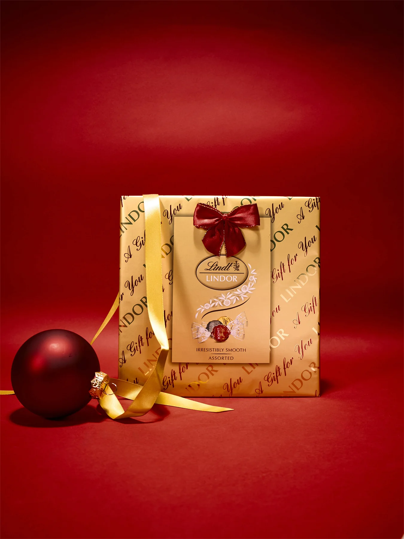 Lindt Lindor Assorted Gift Wrapped Box - Image 2