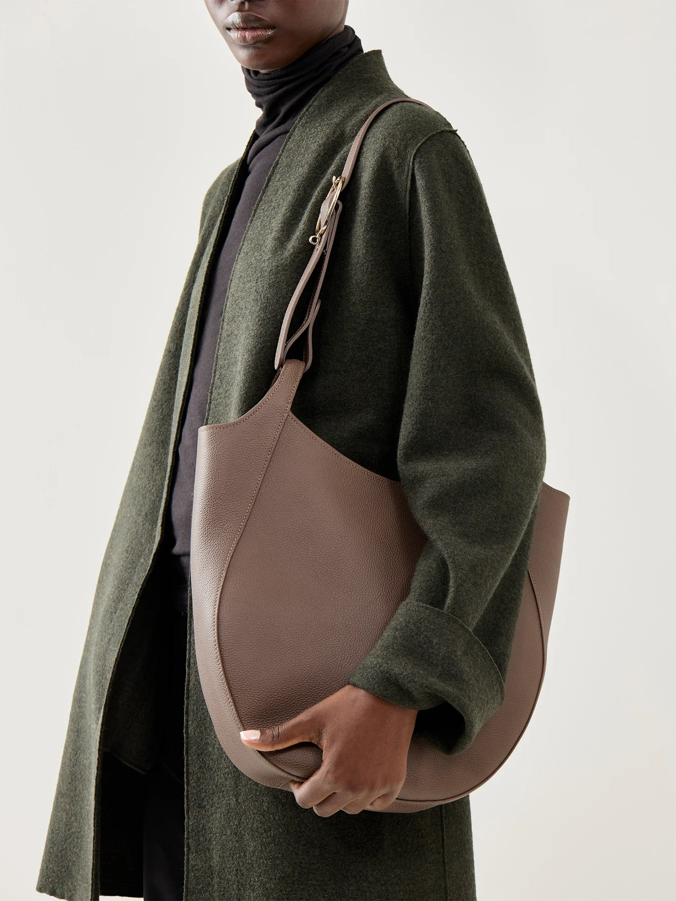 Le Foulonne Hobo Bag Large Taupe - Image 2