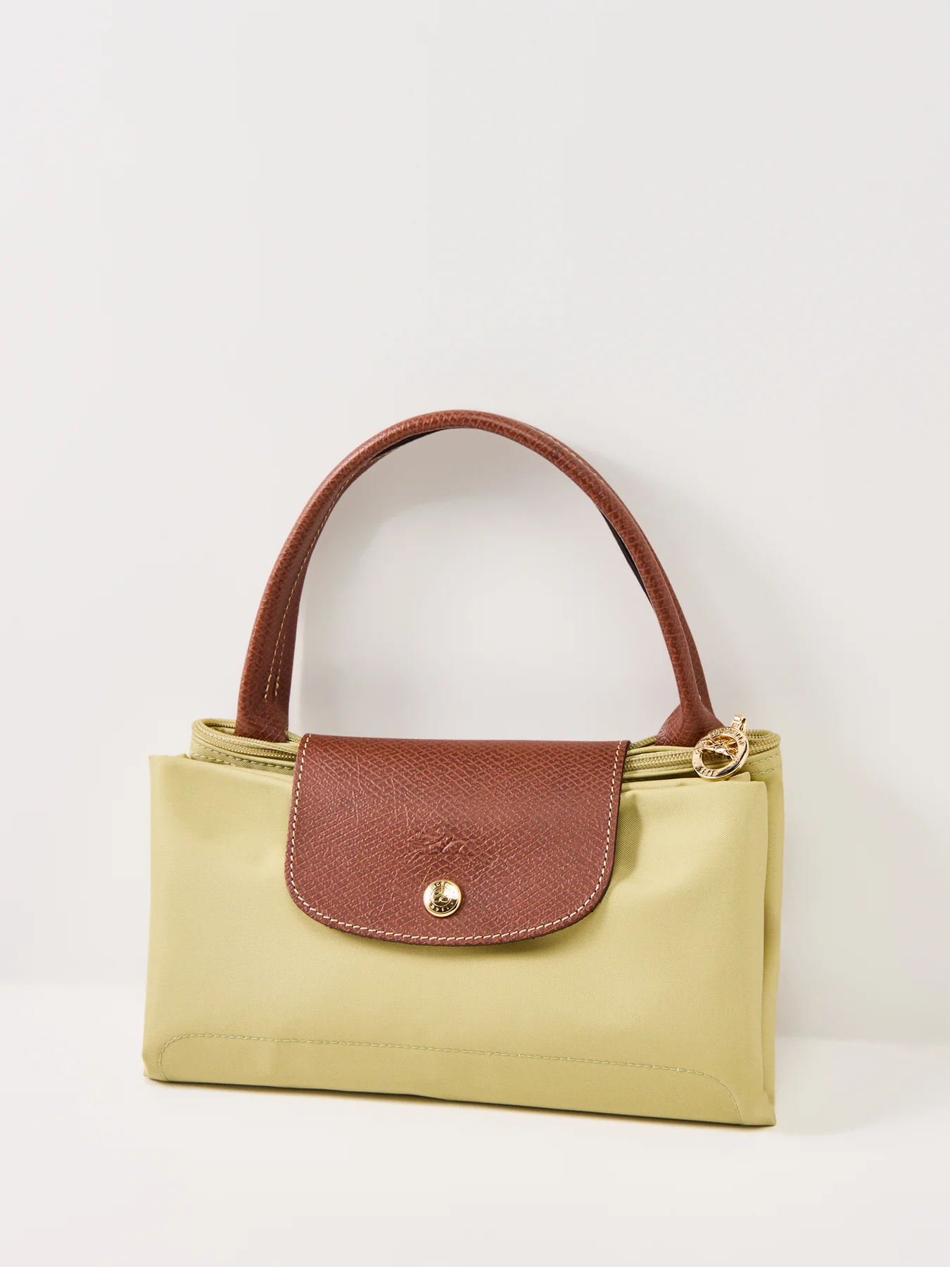 Le Pliage Medium Nylon Handbag Pistachio - Image 5