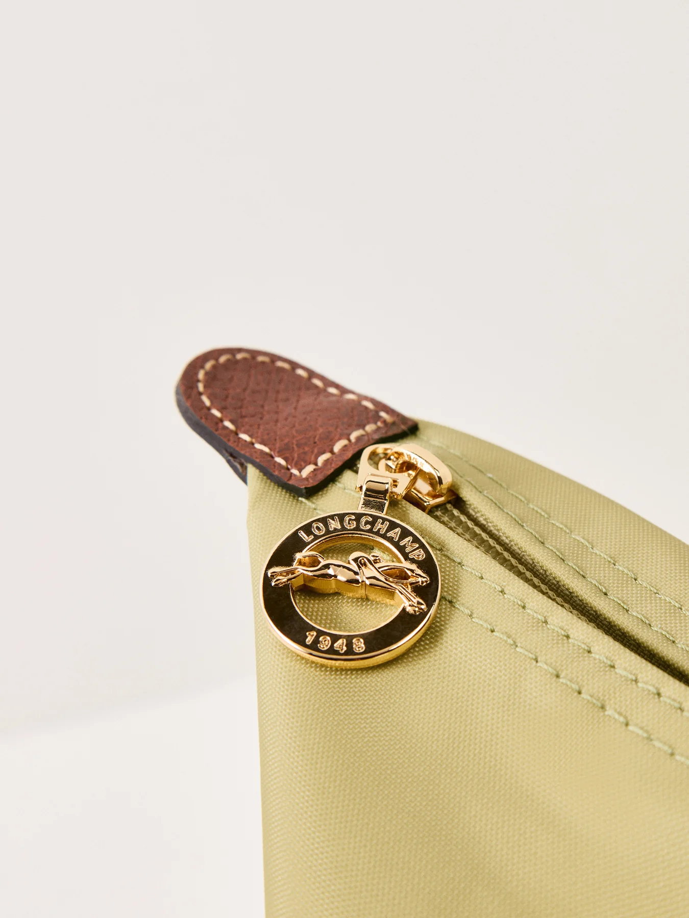 Le Pliage Medium Nylon Tote Bag Pistachio - Image 5