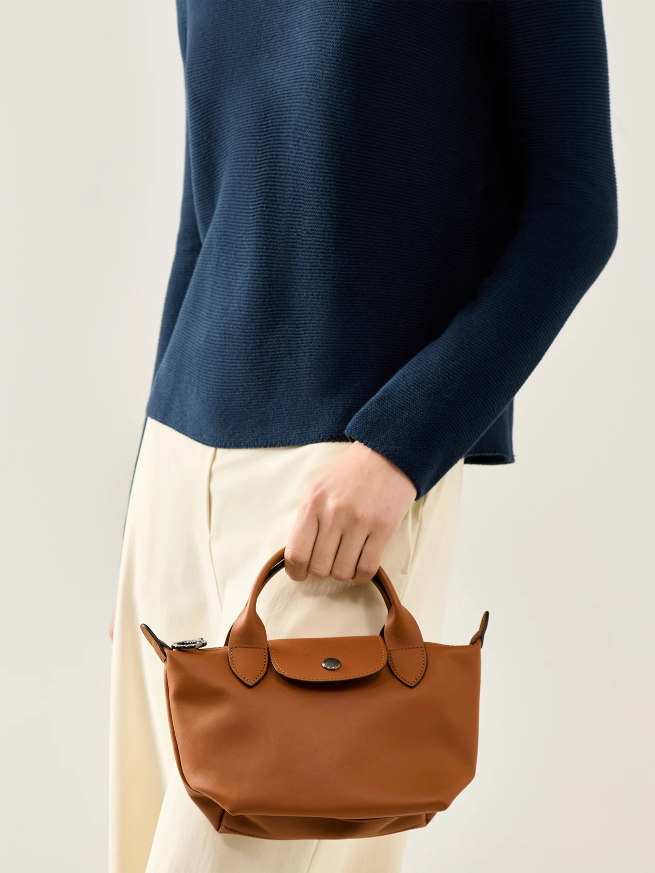 Le Pliage Xtra Extra-Small Leather Handbag Cashew - Image 2