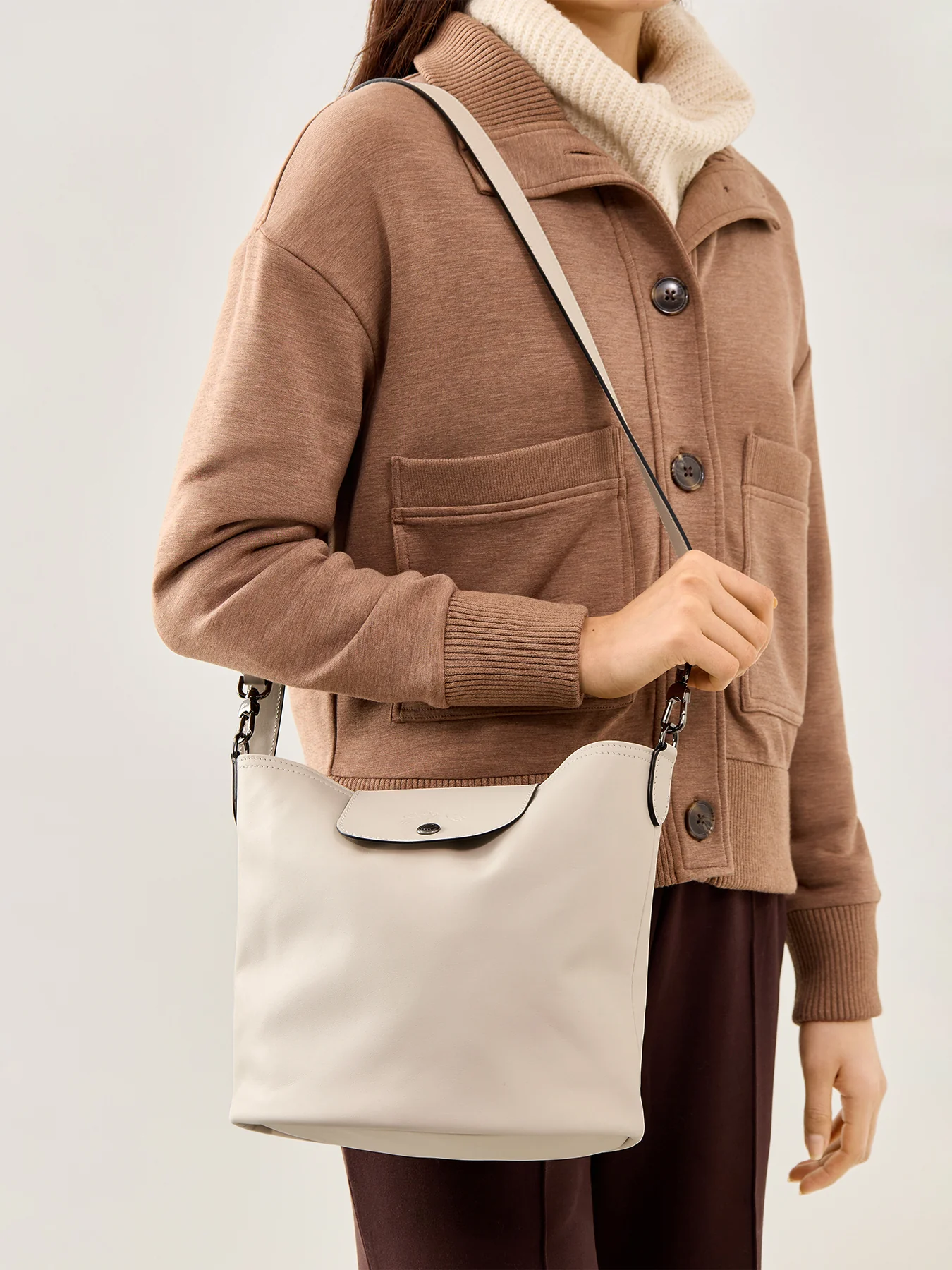 Le Pliage Xtra Medium Leather Shoulder Bag Paper - Image 2