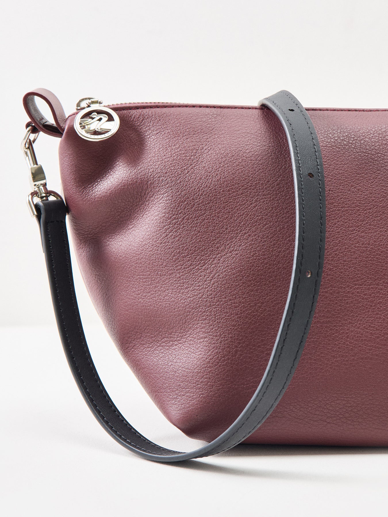 Le Slouchy Small Leather Crossbody Bag Pomegranate - Image 5