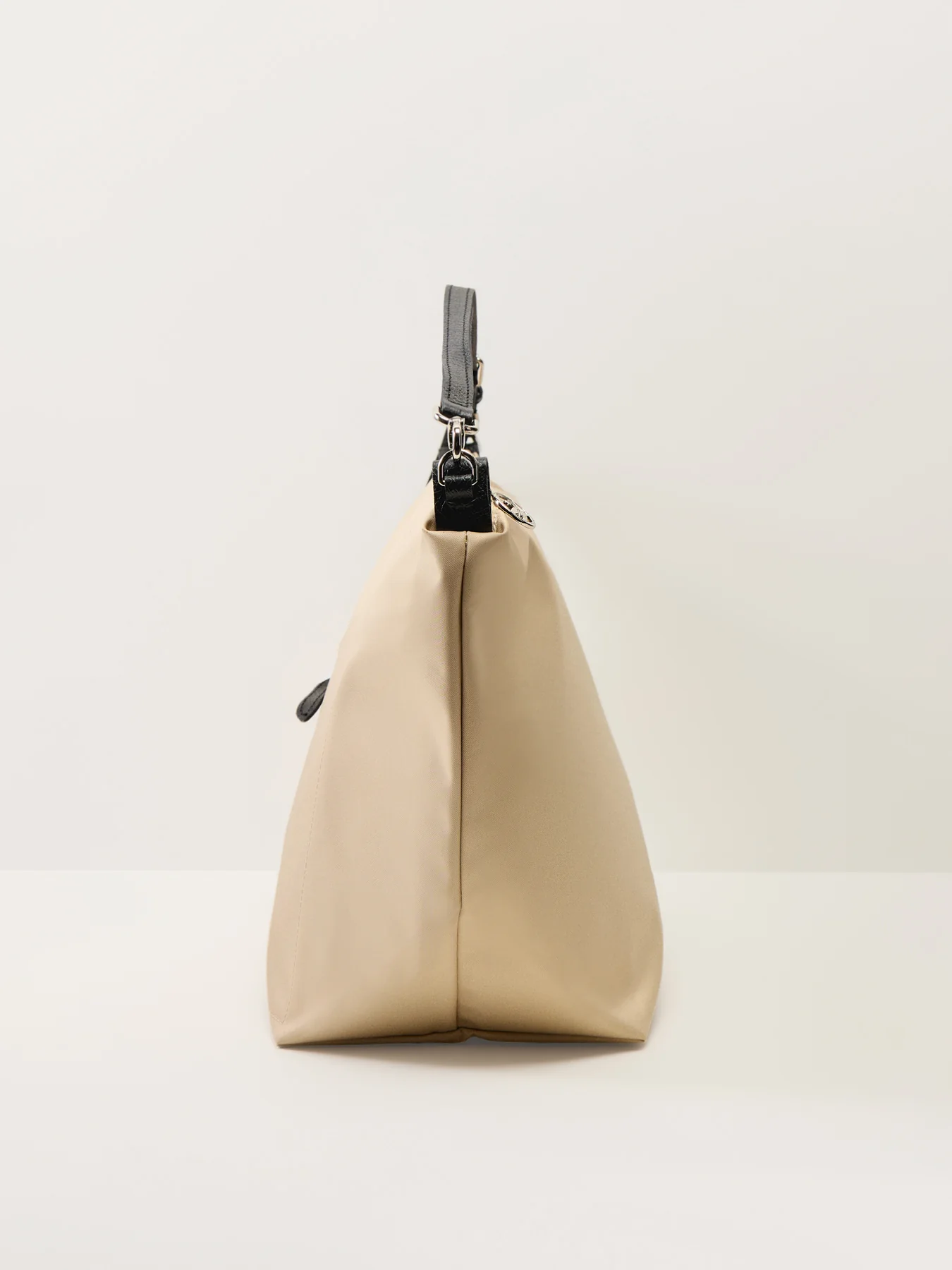 Le Slouchy T Hobo Bag Medium Ivory - Image 4