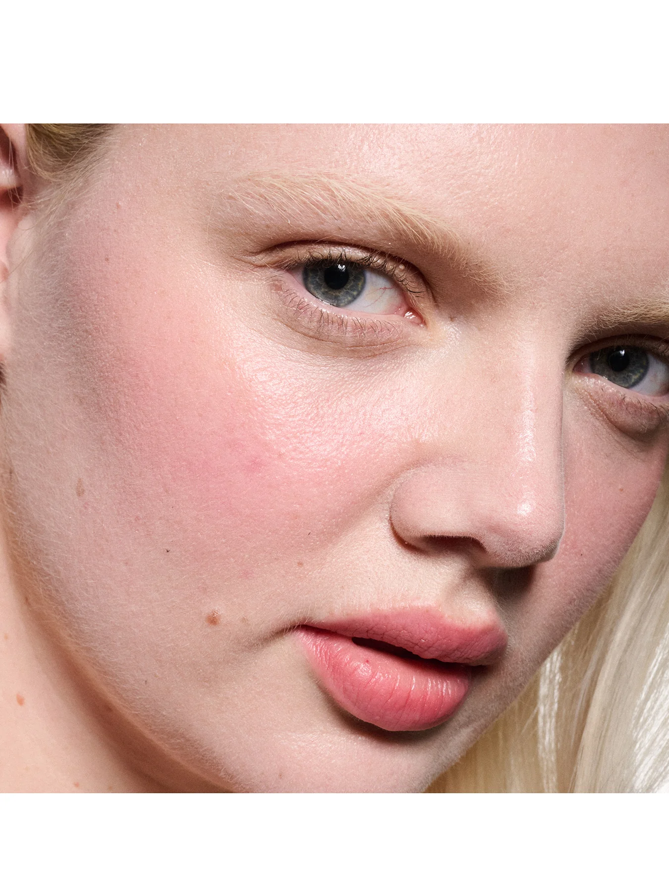 Powder Kiss Lip and Cheek Mousse - Image 2
