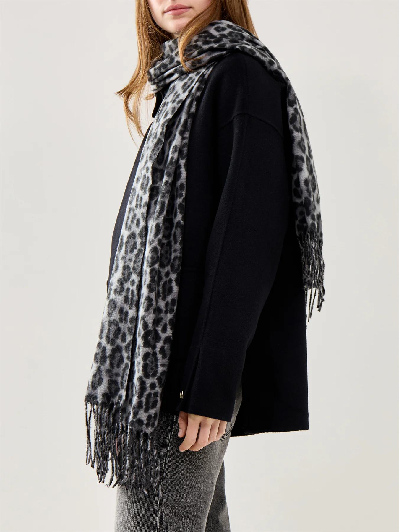Leopard Scarf Grey - Image 2